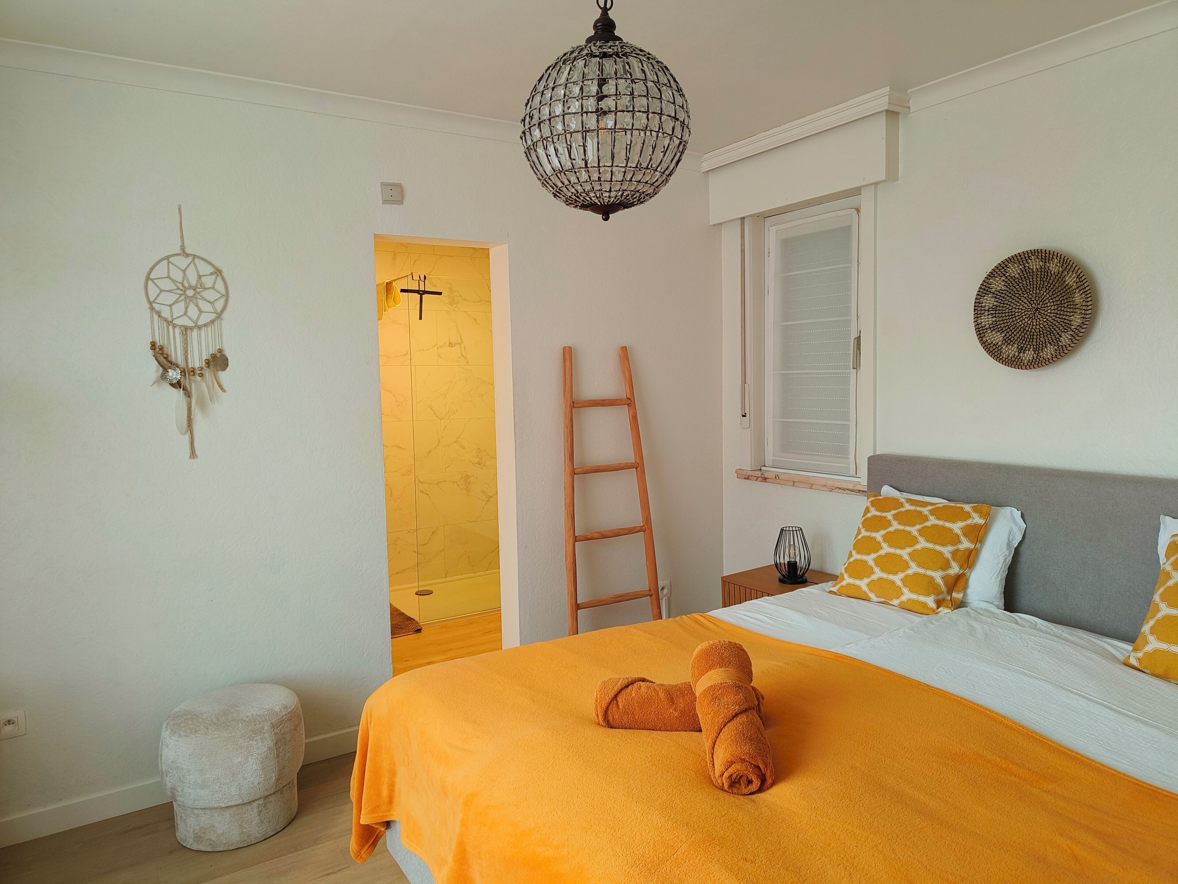 4 chambres, fer et planche à repasser, lit parapluie, Wi-Fi gratuit