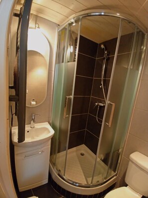 Bathtub, hair dryer