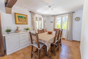 Dining - Brillant chalet with swimming pool, air conditioning and Wi-Fi (Pollença)
