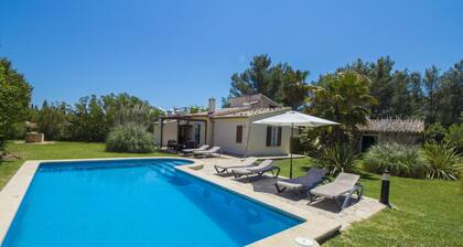 Brillant chalet with swimming pool, air conditioning and Wi-Fi