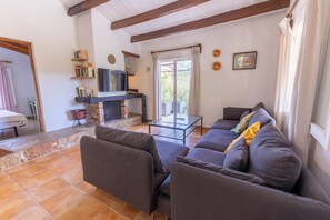 Smart TV, DVD player, table tennis, books - Brillant chalet with swimming pool, air conditioning and Wi-Fi (Pollença)