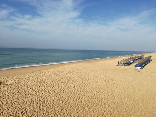 Spacieuse villa avec grand jardin et piscine privée-calme près de Quinta do Lago