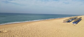 Spacieuse villa avec grand jardin et piscine privée-calme près de Quinta do Lago