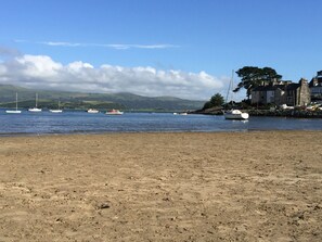 Una spiaggia nelle vicinanze