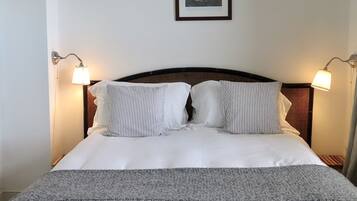 3 bedrooms, iron/ironing board, travel crib, free WiFi