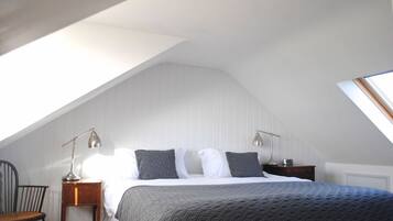 3 bedrooms, iron/ironing board, travel crib, free WiFi