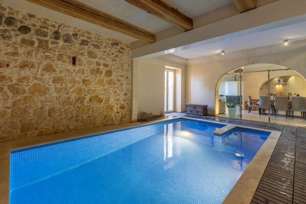 室内游泳池，室外游泳池