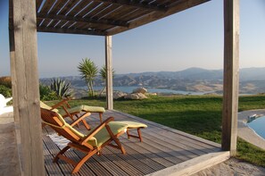 Terrace/patio - Beautiful rural villa with incredible views and stunning pool (Alcaucin)