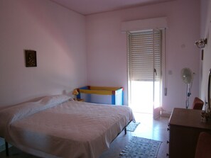 5 habitaciones, tabla de planchar con plancha, wifi y ropa de cama