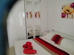 1 chambre, fer et planche à repasser, Wi-Fi gratuit, draps fournis