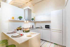 冷蔵庫、電子レンジ、オーブン、食器洗い機