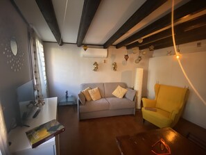 Smart-TV, DVD-Player, Stereoanlage