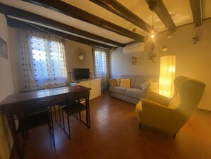 Smart-TV, DVD-Player, Stereoanlage