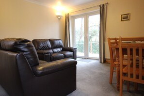 TV, DVD player, foosball, table tennis - Rural, relaxing accommodation with tranquil scenery (Redruth)