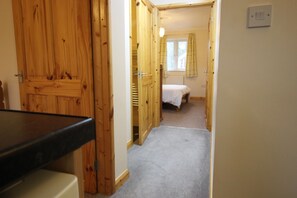 2 bedrooms, iron/ironing board, free WiFi, bed sheets - Rural, relaxing accommodation with tranquil scenery (Redruth)