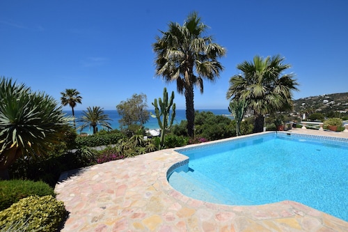 A cozy Chalet with great sea views, FREE WIFI