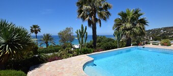 A cozy Chalet with great sea views, FREE WIFI