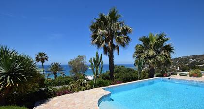 La Fortuna Traumlage und wunderschöner Garten mit Pool. WIFI