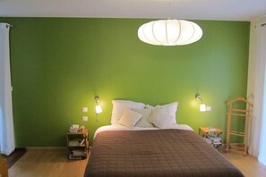 5 slaapkamers, een strijkplank/strijkijzer, wifi, beddengoed