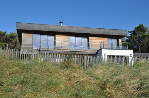 Bright villa between beach, dunes and city center