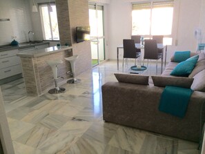 Smart-tv och en stereo