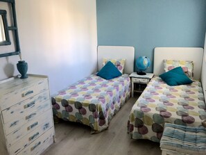 2 bedrooms, iron/ironing board, free WiFi, bed sheets