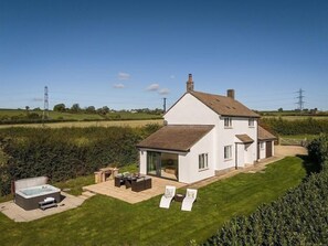 Exterior - Apple Cottage - sleeps 4 guests in 0 bedrooms (Shepton Mallet)