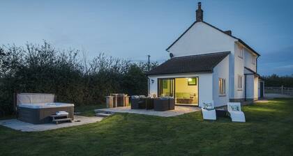 Apple Cottage - sleeps 4 guests in 0 bedrooms