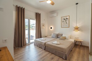 4 bedrooms, desk, iron/ironing board, travel crib