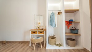 A room with a wooden desk, a mirror, a stool, and a wardrobe with shelves. - Sea-esta Beach House, Beachfront Residence & BBQ (Rethymno)