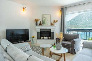 Smart-TV, Kamin, DVD-Player, Bücher