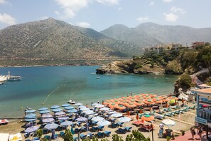 Beach nearby, sun-loungers, beach towels