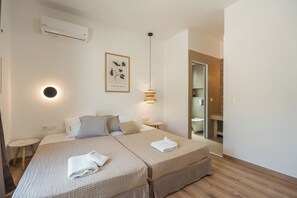 4 bedrooms, desk, iron/ironing board, travel crib