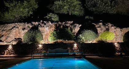 Ca'n Pons, Villa with breathtaking views, gardens, wifi and private heated pool.