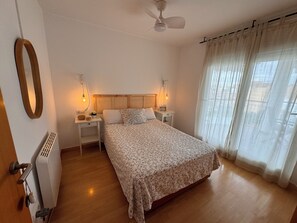 1 bedroom, iron/ironing board, WiFi, bed sheets - Roses: Santa Margarida Beach Apartment - FREE WIFI (Roses)