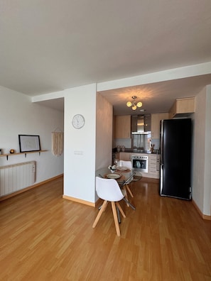 Dining - Roses: Santa Margarida Beach Apartment - FREE WIFI (Roses)