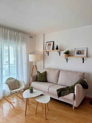 TV, DVD player, stereo - Roses: Santa Margarida Beach Apartment - FREE WIFI (Roses)