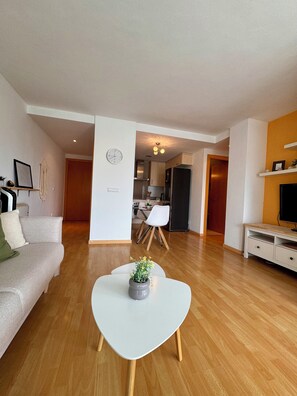 TV, DVD-spiller og stereoanlegg