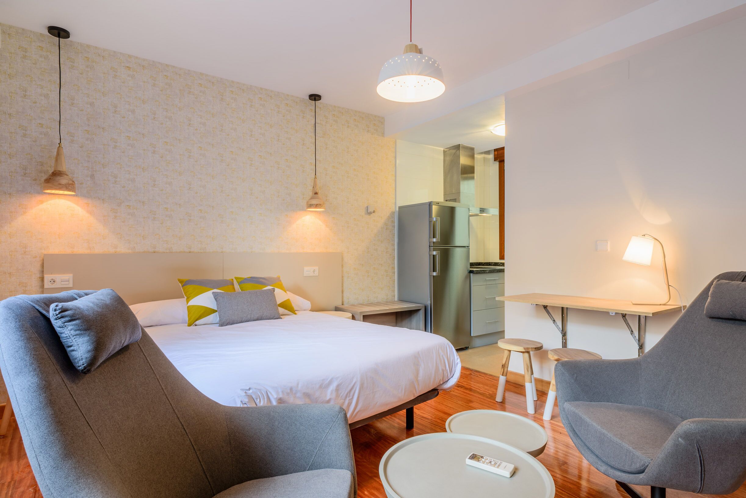 Central with free garage, ideal couples