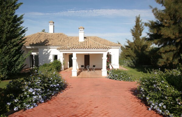 driveway to Villa Grazalema 33