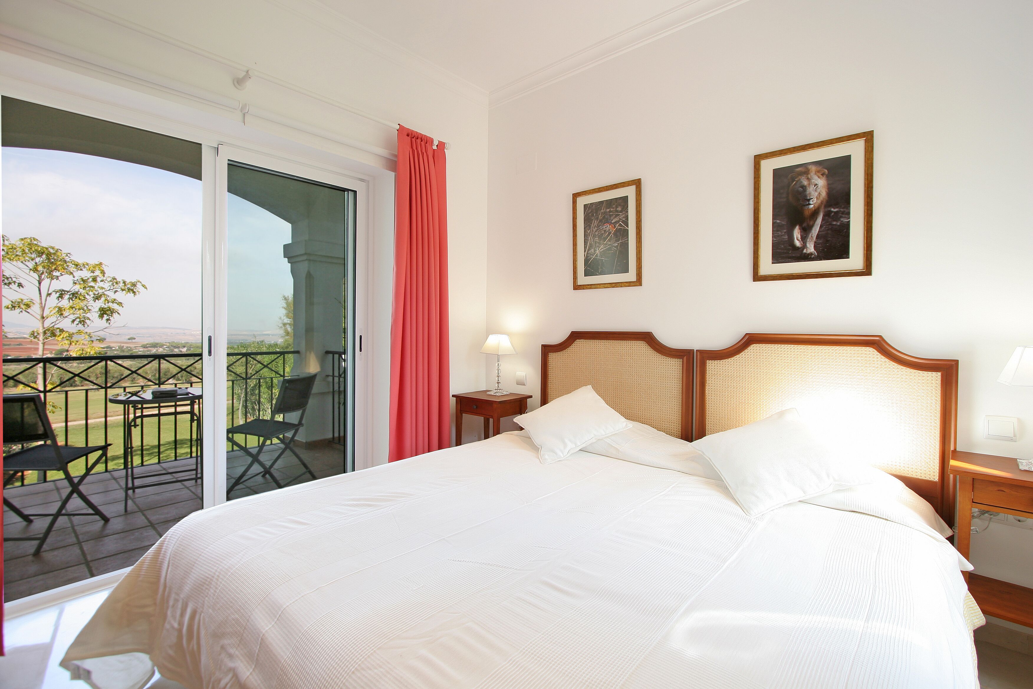 Villa with private pool - front row golf course. Views of Arcos de la Frontera.