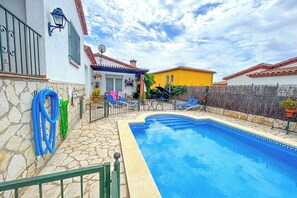 Outdoor pool - Cozy villa with pool and large garden.  offer 01 / 06-08 / 06/19 (Calonge)