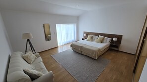 5 bedrooms, iron/ironing board, travel crib, WiFi - Casa Cidade Lagoa - Pool, Jacuzzi Family & Friends (Açores)