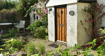 Beautiful rural retreat; 360 degree views; family-friendly