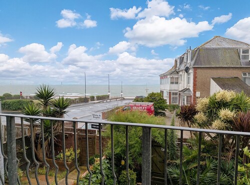 A town house that sleeps 5 guests  in 3 bedrooms