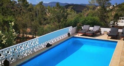 Beautiful 3 Bed Villa with Private Apartment and Private Pool Close to Beaches