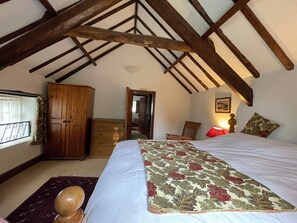 2 bedrooms, Egyptian cotton sheets, iron/ironing board, travel crib