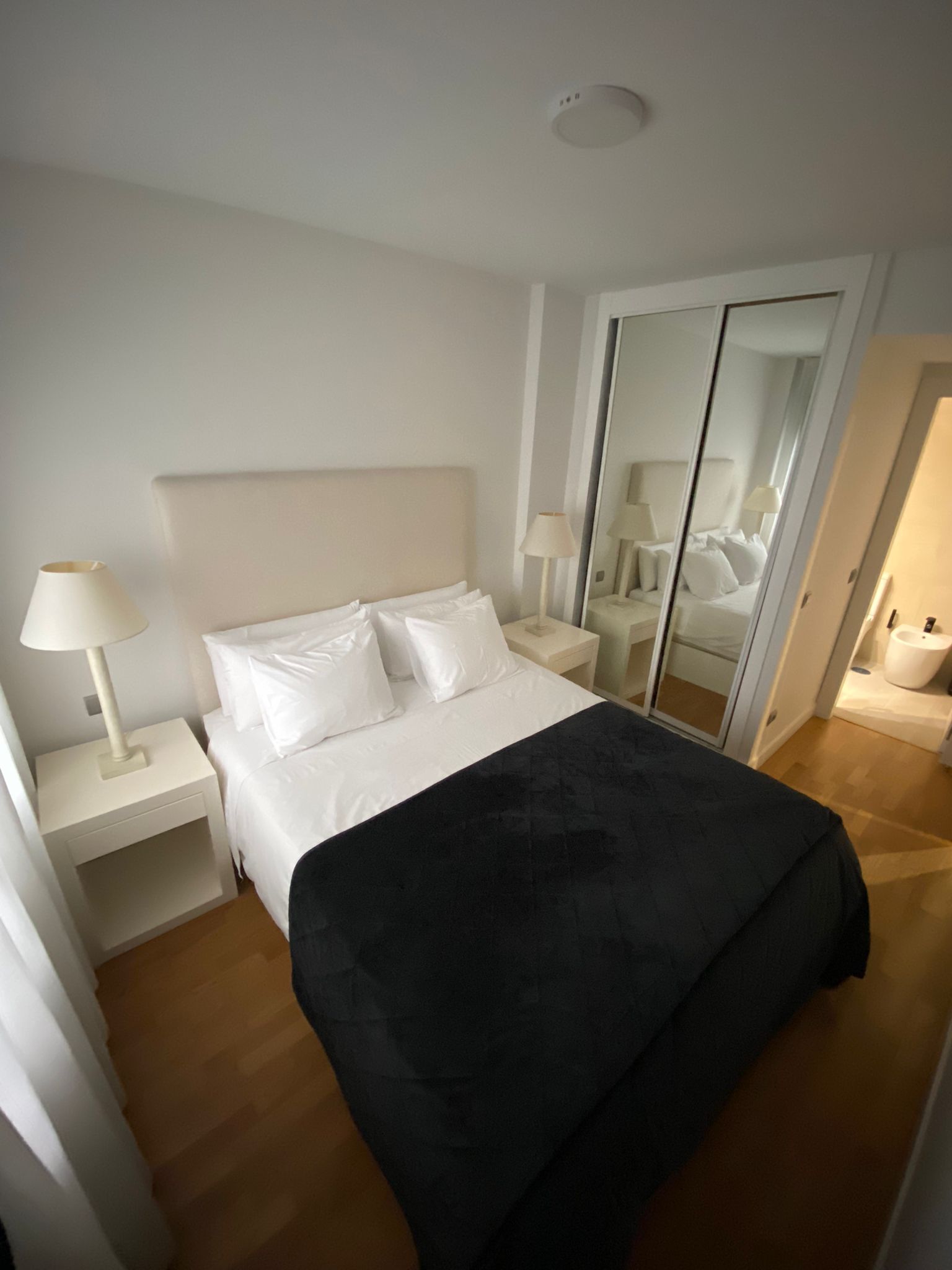 Apartamento en Edificio de Lujo con Piscina