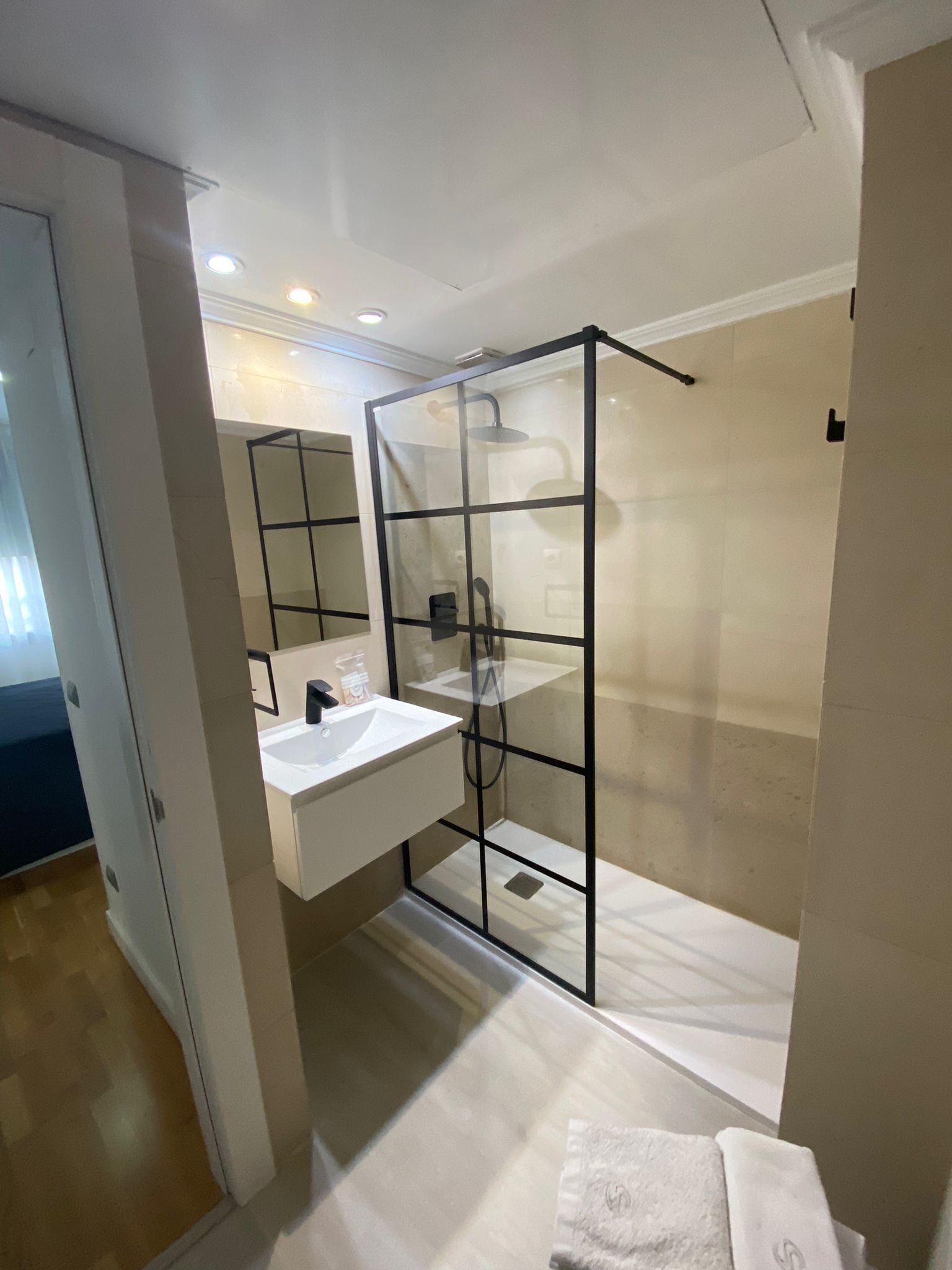 Apartamento en Edificio de Lujo con Piscina