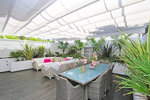 Outdoor dining - Casa Luna - Marbellamar (Marbella)